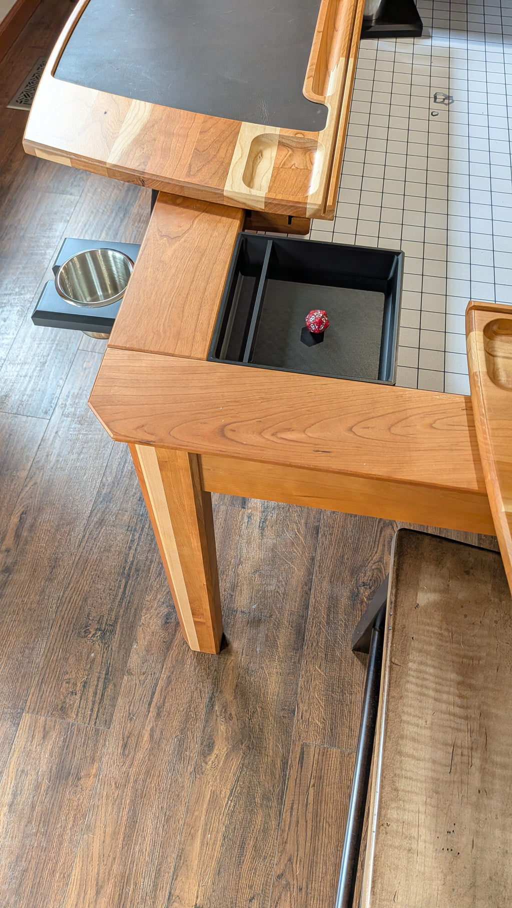 Wyrmwood Compatible Corner Dice Tray And Holder - For Tables With Magnetic Rail